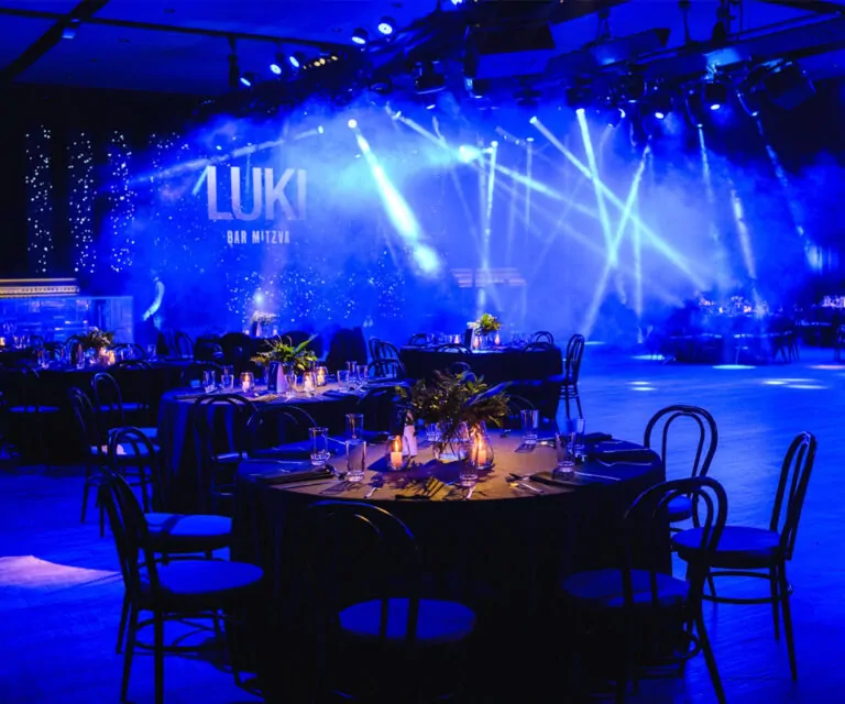 Salón de Espacio Tigre juegos de luces en el Bar MItzva de Luki