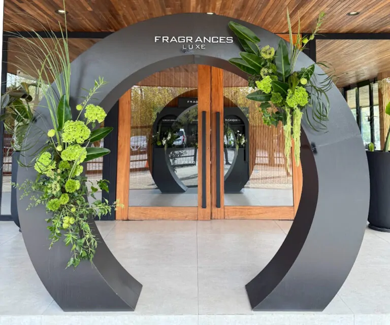 ARco decorativo en la entrada de Espacio Tigre para el evento corporativo de Team Building Fragrances Luxe L'Oréal